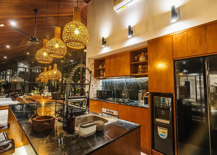 Luxury With Jacuzzi Near Monkey Forest Ubud