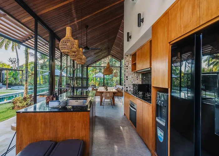 Luxury With Jacuzzi Near Monkey Forest Villa Ubud