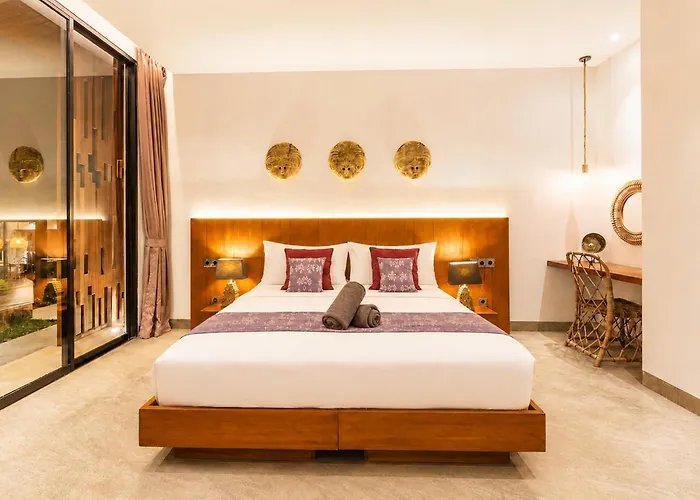 Luxury With Jacuzzi Near Monkey Forest Villa Ubud