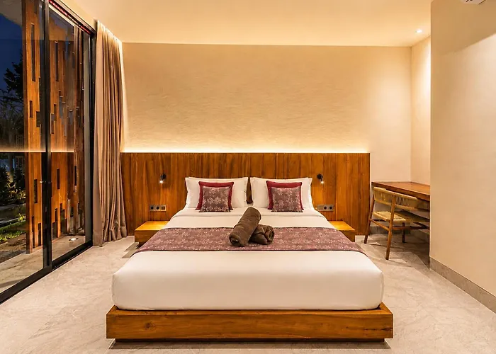 Luxury With Jacuzzi Near Monkey Forest Villa Ubud