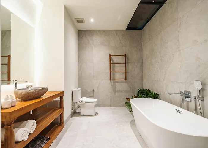 Luxury With Jacuzzi Near Monkey Forest Ubud