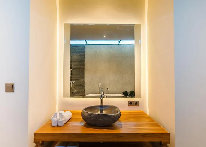 Luxury With Jacuzzi Near Monkey Forest Ubud